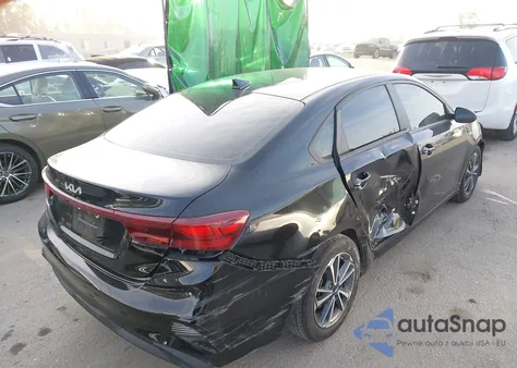 2023 Kia Forte Lxs z USA, uszkodzony, nr VIN 3KPF24AD7PE603414